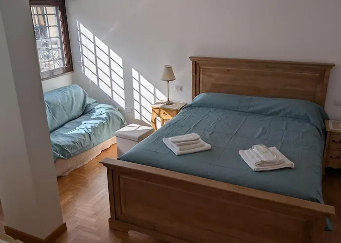 The Garden House Apartment Rom